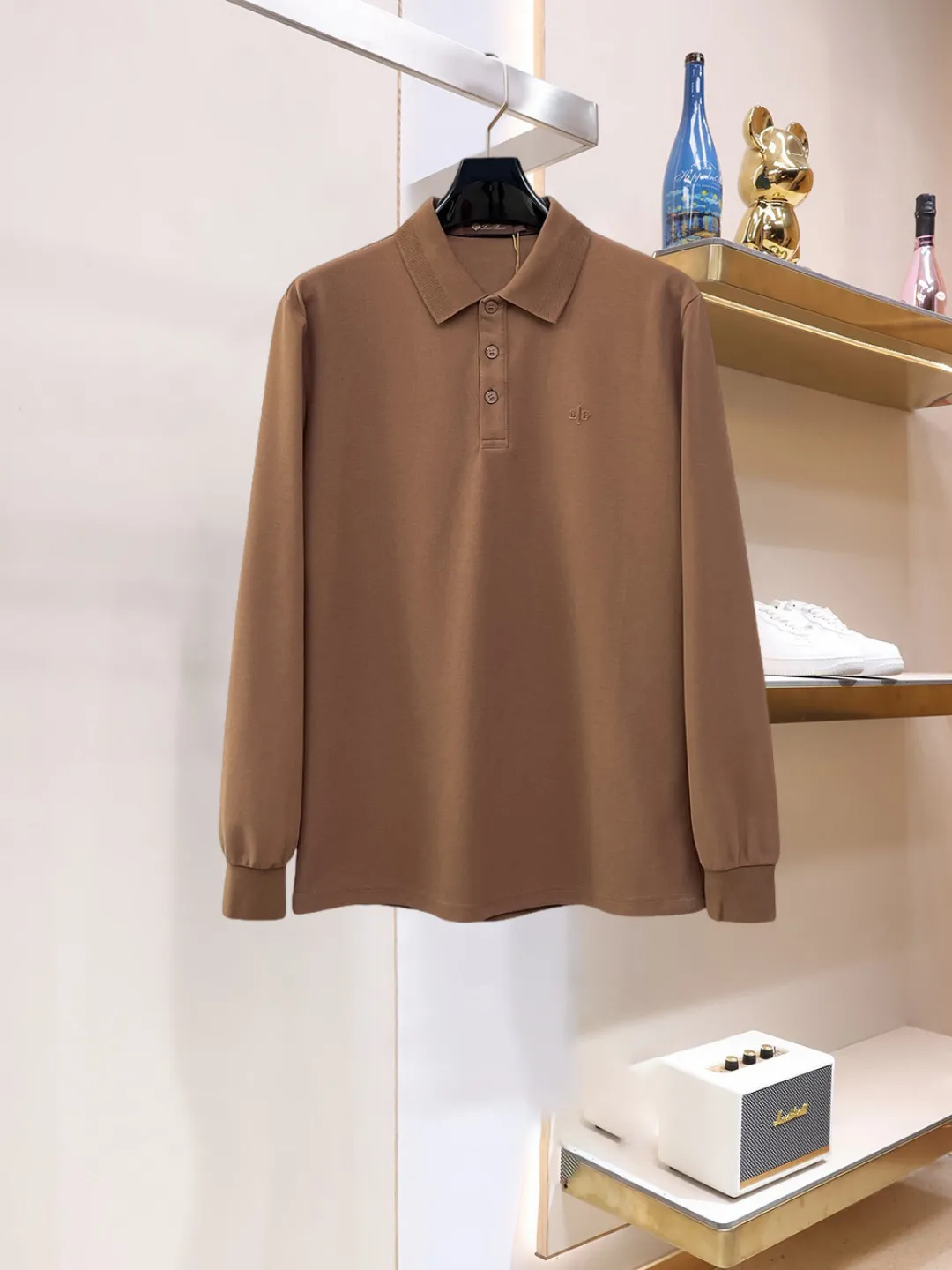 LP New Arrival long-sleeved Polo shirt, original fabric, official Same Style, made of pure cotton pique fabric, custom-made in the same vat, feels very comfortable and smooth, very wide and stylish, produced by factory for first-line brands, imported Behringer embroidery machine, embroidery is full and textured, collar and collar ribs are woven with imported yarn, does not deform after long-term wear, the most New Arrival style in autumn and winter, fashionable and individual Super Versatile and good-looking. It is very suitable for both men and women. It is a must-have for everyone. Size: M-XXXL